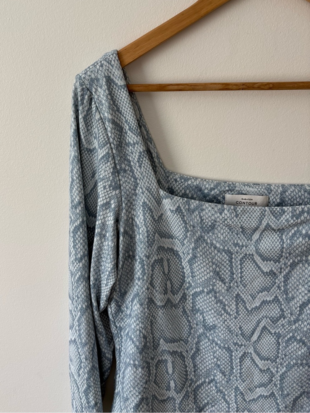 Aritzia Babaton Contour Long-Sleeve Square-Neck Snakeskin Bodysuit Size XL Fall - Picture 3 of 10